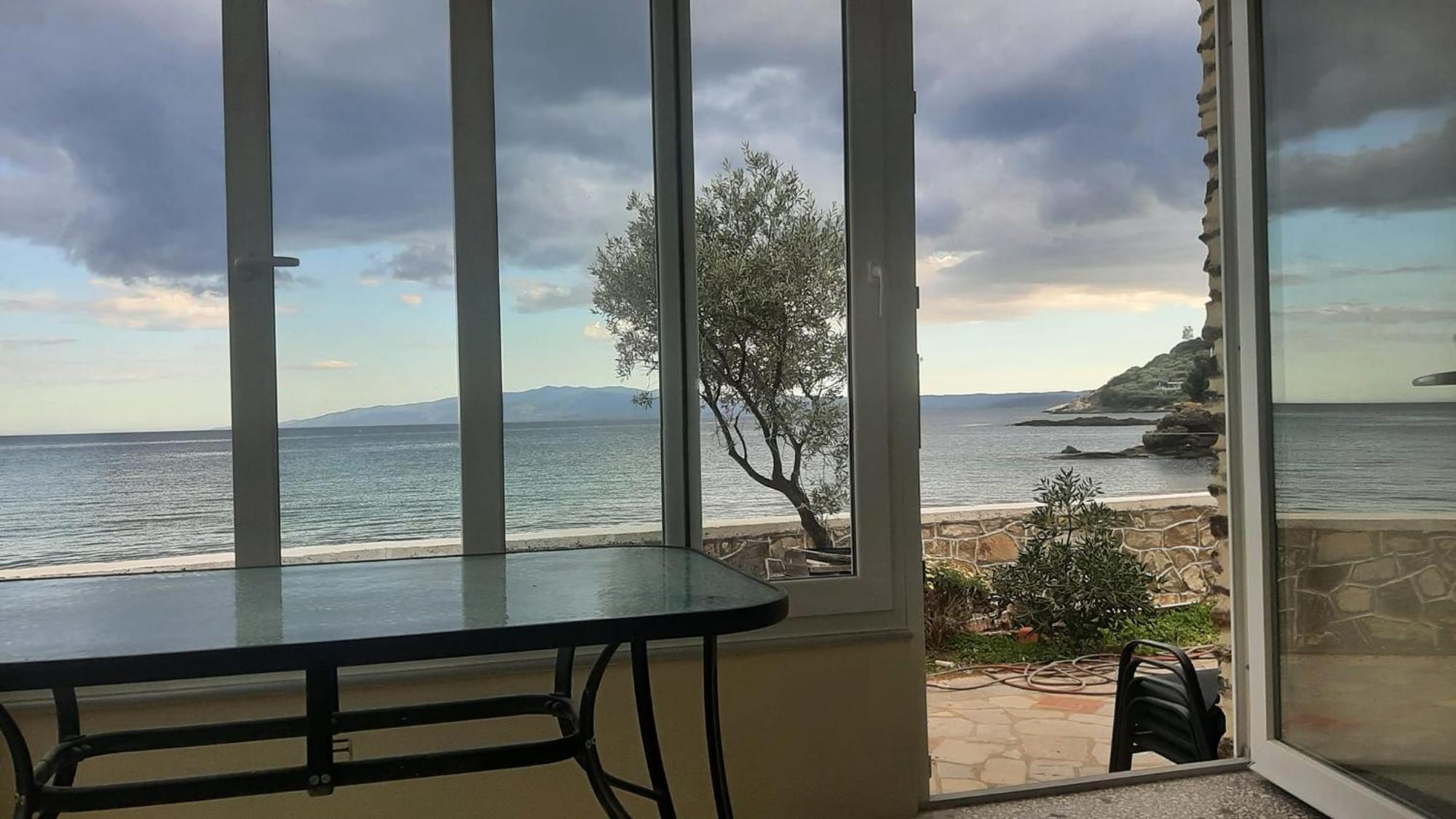 House Kokkalas On The Beach Pyrgadikia Exterior photo