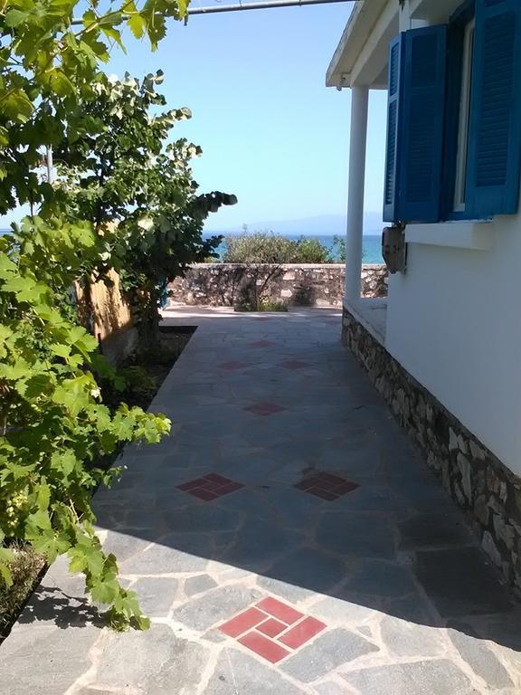 House Kokkalas On The Beach Pyrgadikia Exterior photo